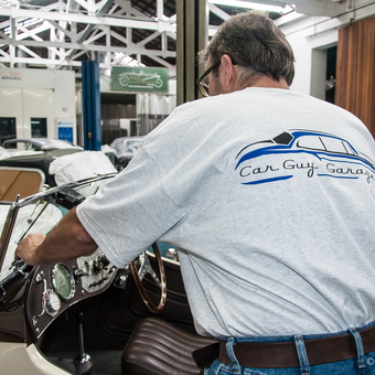 Classic Car Restoration in Spacious Garage - Vera Lambiasi from Sao Paulo - SP, Brazil