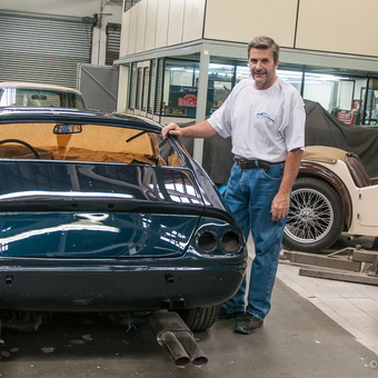 Classic Car Restoration Garage with Vintage Vehicles - Vera Lambiasi from Sao Paulo - SP, Brazil