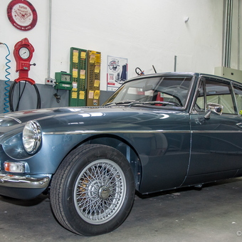Classic Car and Vintage Garage Tools - Vera Lambiasi from Sao Paulo, Brazil