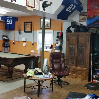Garage Game Room With Pool Table and TV - Brandon Carroll from Hollywood, S. Carolina