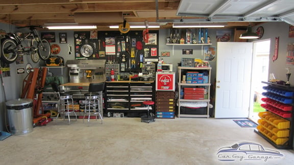 Steve's Garage from Dothan, alabama showing Pegboard, Slatwall, and Accessories