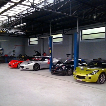Luxury Sports Cars and Auto Lifts in Spacious Garage - Mechanic from Vremde, Antwerpen