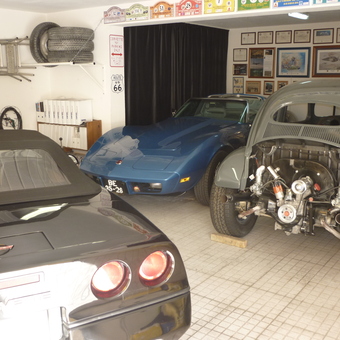 Classic Cars, Garage Decor, and Tools Displayed - Hodja from Charneca de Caparica, ALMADA