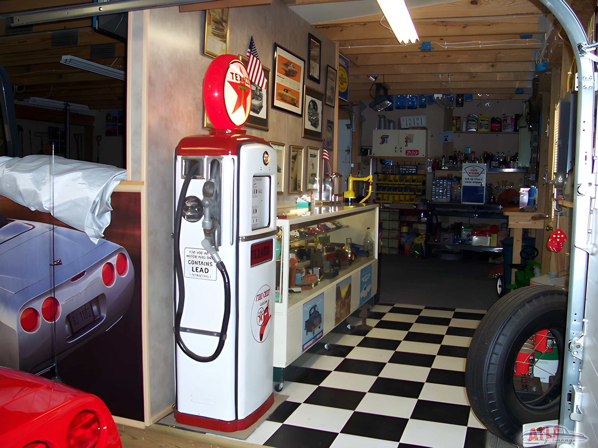 Classic Texaco Gas Pump and Checkered Floor Garage - Tom from Medina, OH