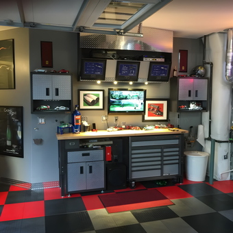 Modern Garage with Diamond Plate Cabinets and Toolboxes - Dave T. from PORTLAND, Oregon