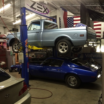 Classic Car Garage with Lift and Tool Storage - Mike from Palmer, Texas