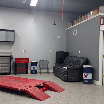 Garage with Lift, Cabinets, Lounge and Texaco Decor - Garry from Greenwood, IN