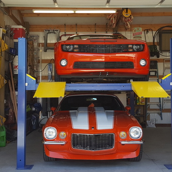 Garage with Car Lift, Classic Cars, and Kayak Storage - Bill from Pasco, Washington