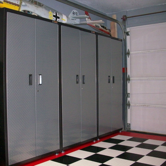 Diamond Plate Garage Cabinets and Checkerboard Floor - Bert from Oro Valley, AZ