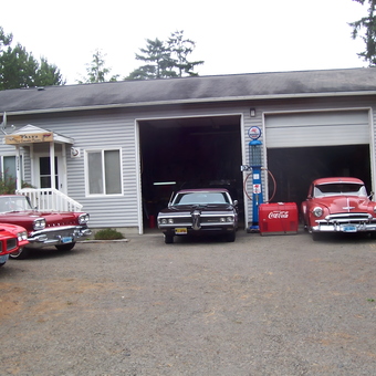 Classic Cars and Vintage Gas Pump in Spacious Garage - Fred from Homer, Alaska