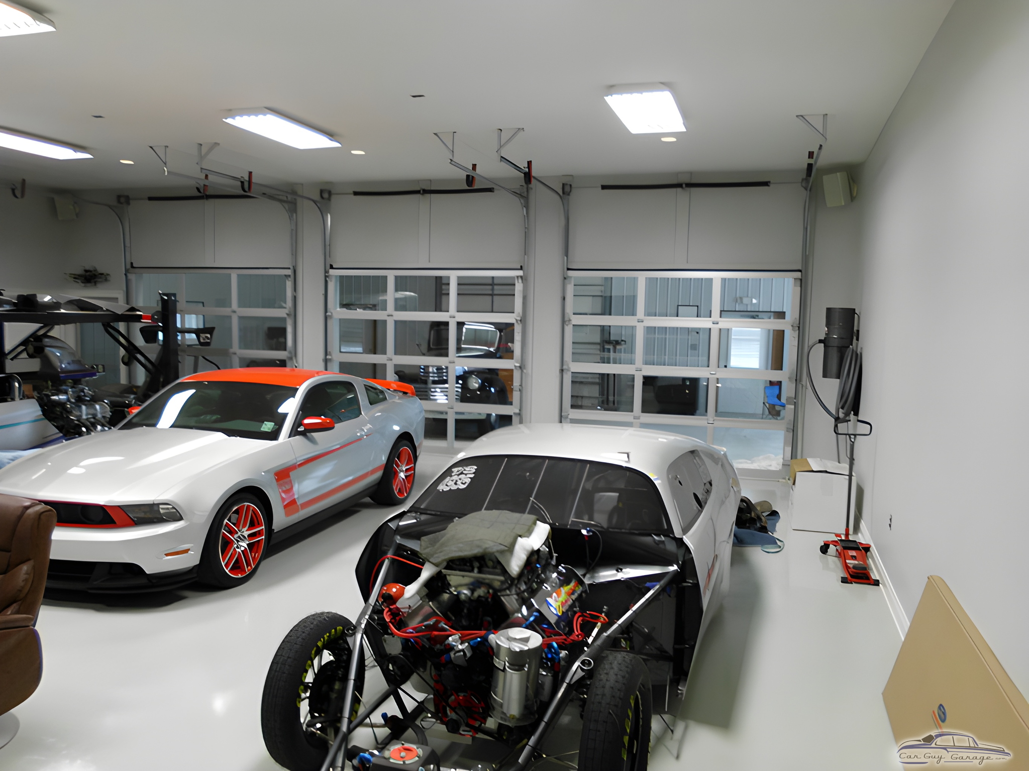 Modern garage with race cars and tools - Louis from Bourg, LA