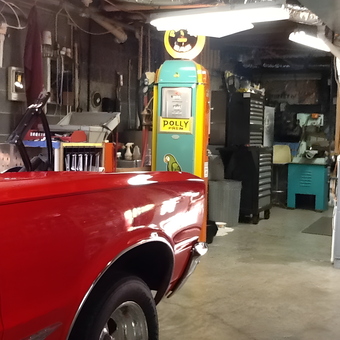 Classic Car Garage with Polly Gas Pump and Tool Chests - Mickey from Lebanon, Virginia