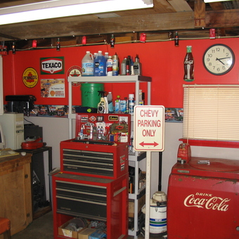 Retro Garage with Tool Chest and Coca-Cola Decor - Hare from Mentor, Ohio