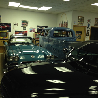 Classic Cars, Pinball Machines, and Wall Decor - John from Kankakee, Il