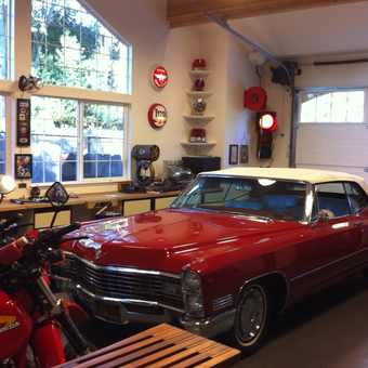 Classic Car Garage with Vintage Signs and Traffic Light - Beau from Chico, CA