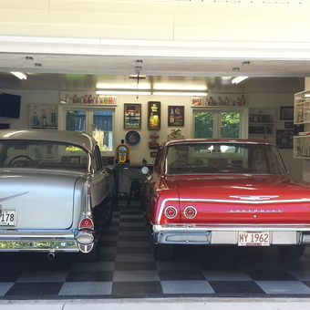 Classic Car Garage with Decor and Collectibles - Surf from St Joseph, Mn