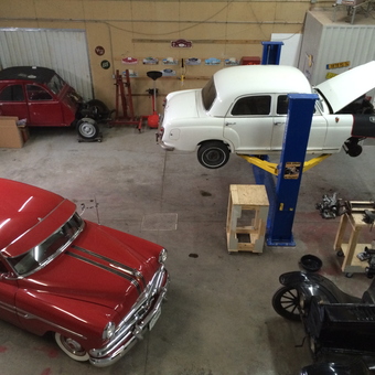Classic cars and auto lift in organized garage - Andre from St-Hyacinthe, Quebec