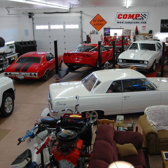 Classic Cars, Car Lifts, and Tools in Spacious Garage - Mark from Joshua Tree, Ca