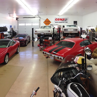 Chevy Garage with Classic Cars and Wall Decor - Mark from Joshua Tree, Ca
