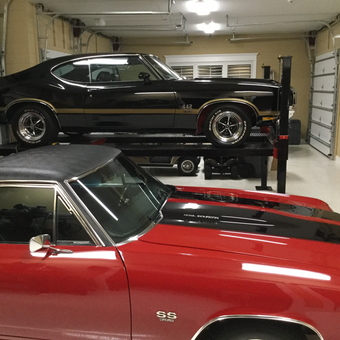 Classic Cars and 4 Post Lift in Organized Garage - Tom from Polk City, Florida