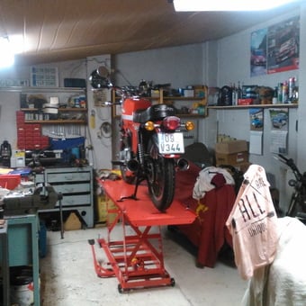 Motorcycle Lift and Garage Storage Solutions - Tom from Brodek u Prostejova, Czech Republic