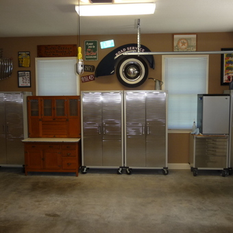 Garage with Metal Cabinets and Wall Decor - Bentz Texaco from Crossville, TN