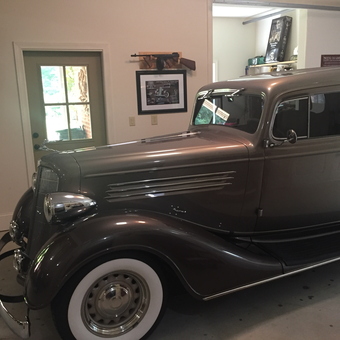 Classic Car and Traffic Light Decor in Garage - Hizzoner from Flowery Branch, Ga