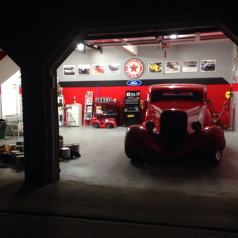 Classic Car Garage with Decor and Tools - G-money from Williamsburg, Ky