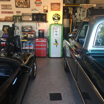 Classic Garage with Gas Pump, Tool Chest, and Wall Signs - Parfett