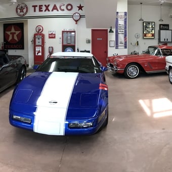 Classic Corvettes and Texaco Decor Garage - Forvettes from Arnold, MO