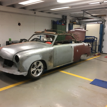 Classic Car Restoration in Clean Garage - PetterT from Oslo, Norway