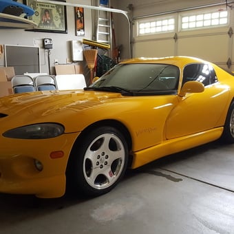 Yellow Dodge Viper in Organized Garage - JC from Temecula, California