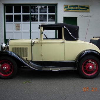 Classic Vintage Car and Garage Door Display - John D from Clifton, NJ