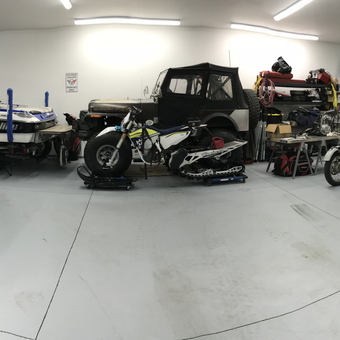 Spacious garage with cars, motorcycles, and boat - Mason from Moses Lake, Wa