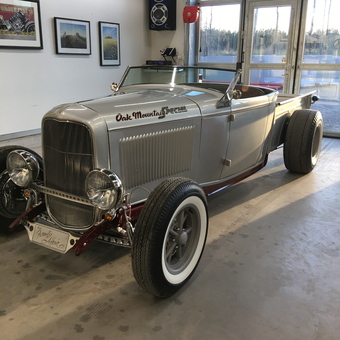 Classic Hot Rod Roadster in Garage with Wall Art - Mats