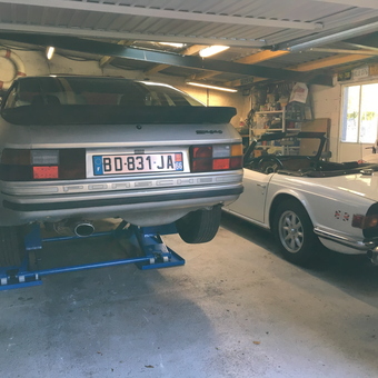 Classic Car Garage with Lift and Tools - Philippe from Toulouse, France