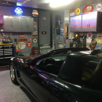 Classic car garage with metal cabinets and vintage signs - Stump from Calgary, AB
