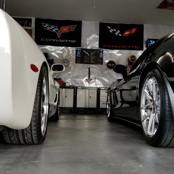 Corvettes, Diamond Plate Cabinets, and Wall Decor - Barry's Garage from Topeka, KS