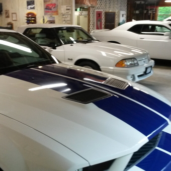 Classic Car Garage with Wall Decor and Neon Sign - Bylebyl's Garage from Amsterdam, New York