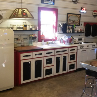 Retro Garage Kitchen with Vintage Appliances - Kyle from Pinetown, North Carolina