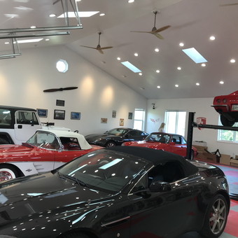Spacious Garage with Car Lift, Lighting, and Classic Cars - Alan from Rutledge, Tn