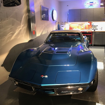 Classic Blue Corvette in Organized Garage - Tom from Valparaiso, Indiana
