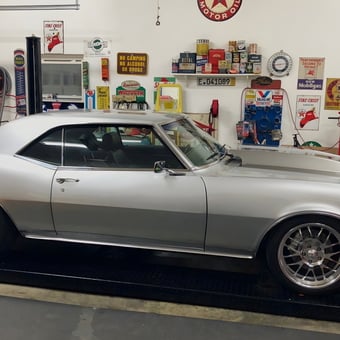 Classic Car Lift and Retro Garage Decor - Jason Wolfe from KINGSTON, TN