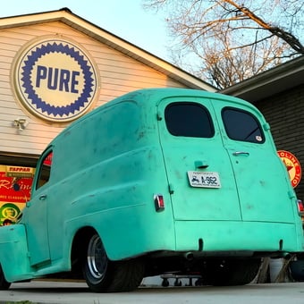 Classic Green Panel Van and Vintage Garage Decor - Jason Wolfe from KINGSTON, TN