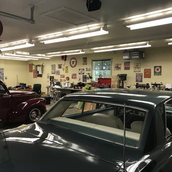 Classic Cars and Vintage Signs in Spacious Garage - Al from Shelton, Wa