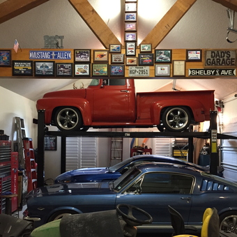 Classic Car Garage with Lift and Wall Decor - Steve from Canyon Lake, Tx
