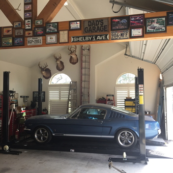 Classic Car Lift and Decorated Garage with Tools - Steve from Canyon Lake, Tx