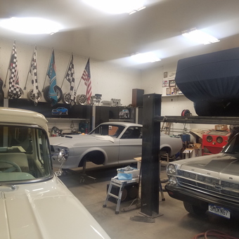 Classic Car Garage with Lift, Flags, and Tools - Swanee from Carbondale, Colorado