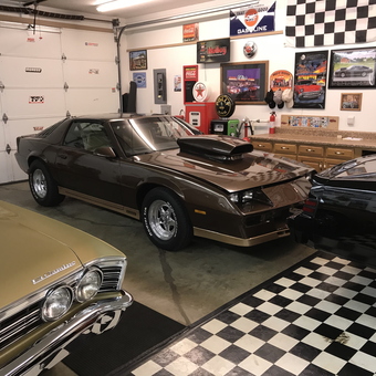 Classic Muscle Cars in Decorated Garage - Bad Boy from Pontotoc, Ms.