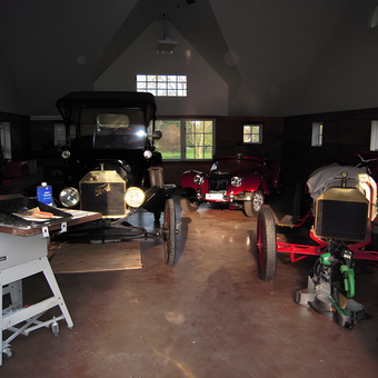 Classic Cars and Workshop Tools in Spacious Garage - Ed from Norwalk, CT